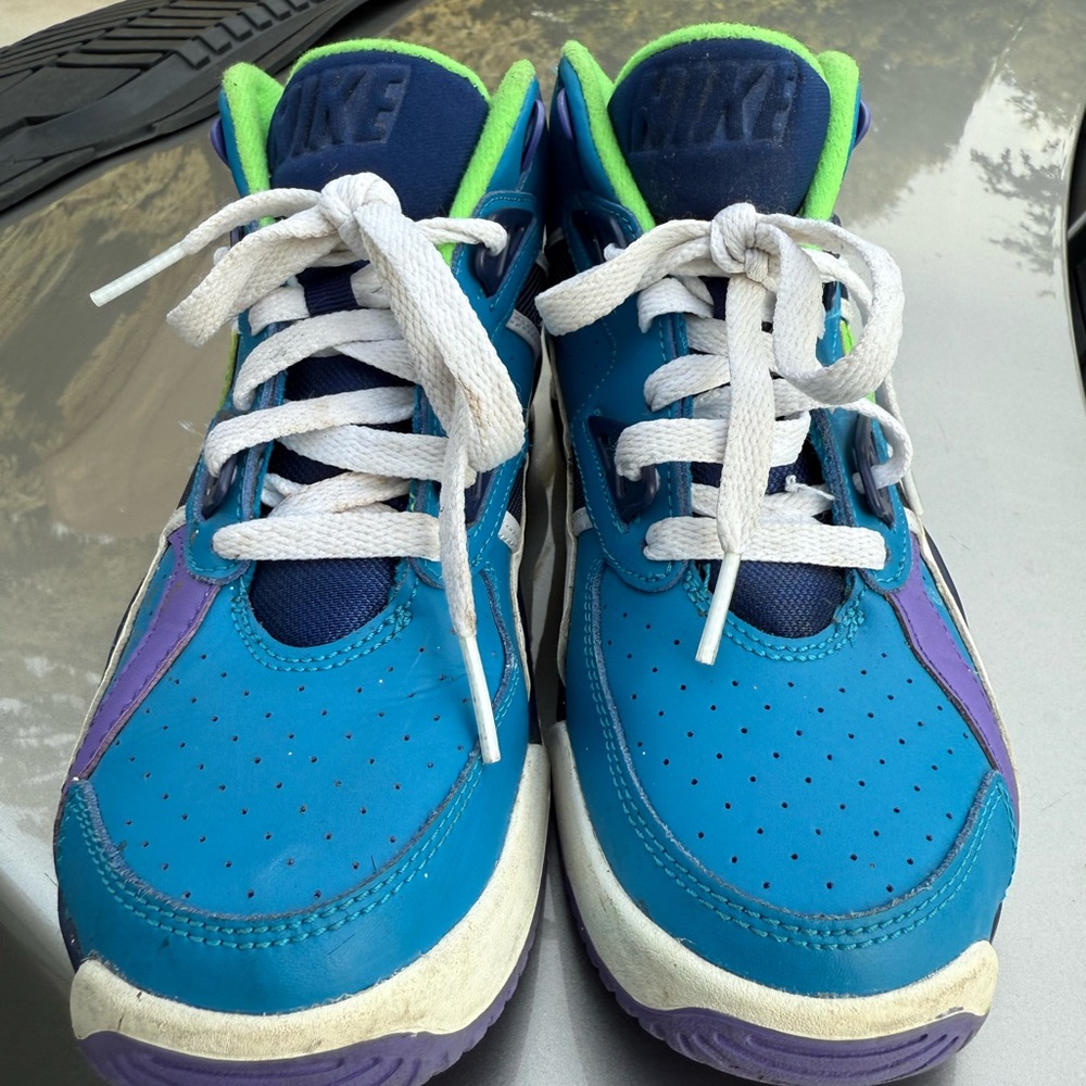 Nike Kids Vibrant Blue and green Sneakers 4.5y